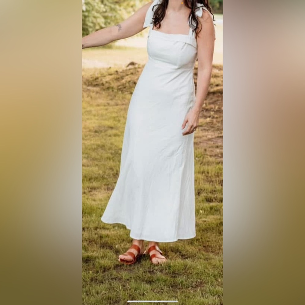 Medium Selfie Leslie white maxi dress